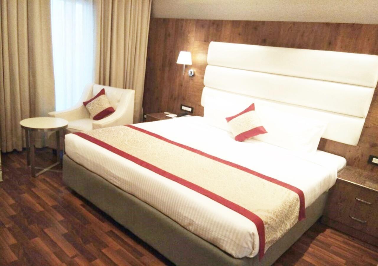 Ss Lumina Hotel Бенґалуру Екстер'єр фото