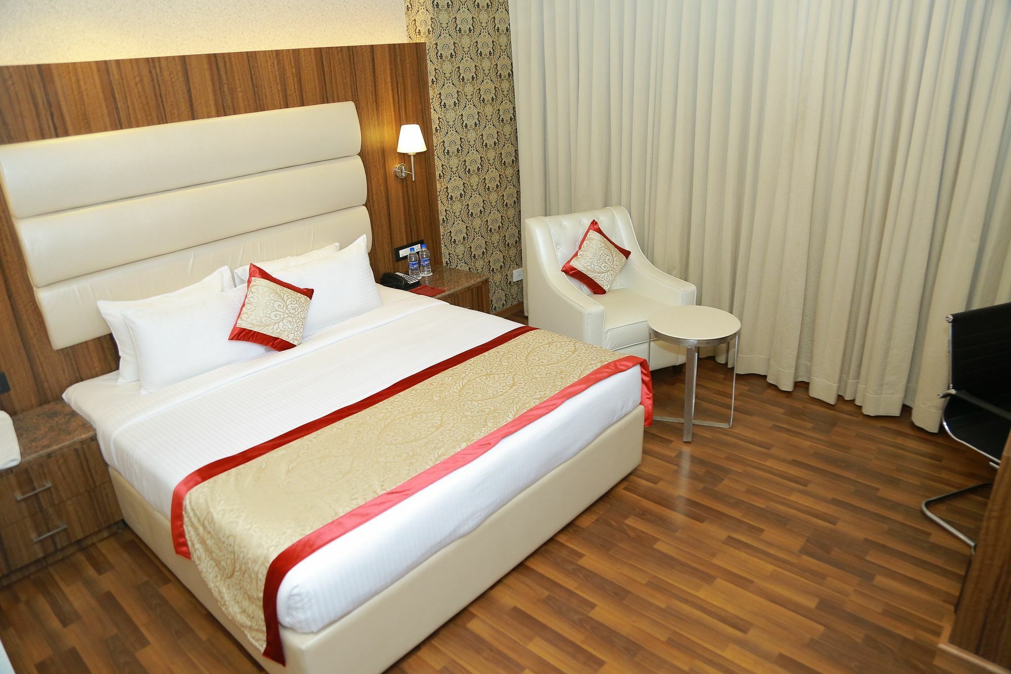 Ss Lumina Hotel Бенґалуру Екстер'єр фото